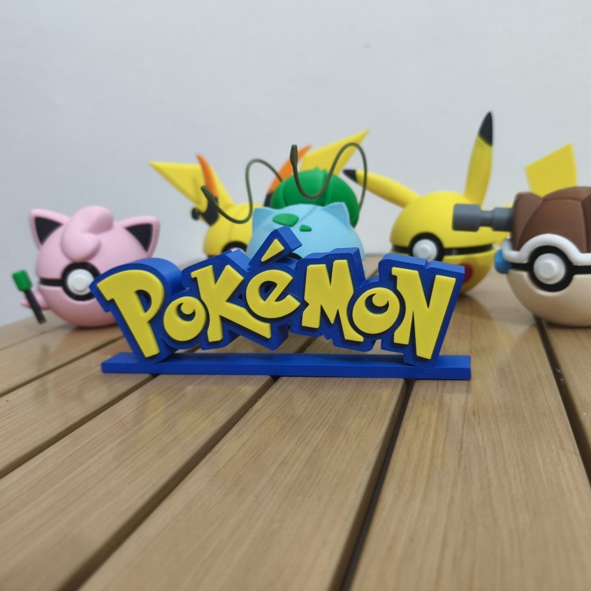 Anime Merchandise Figures - Figura coleccionable de anime con logo